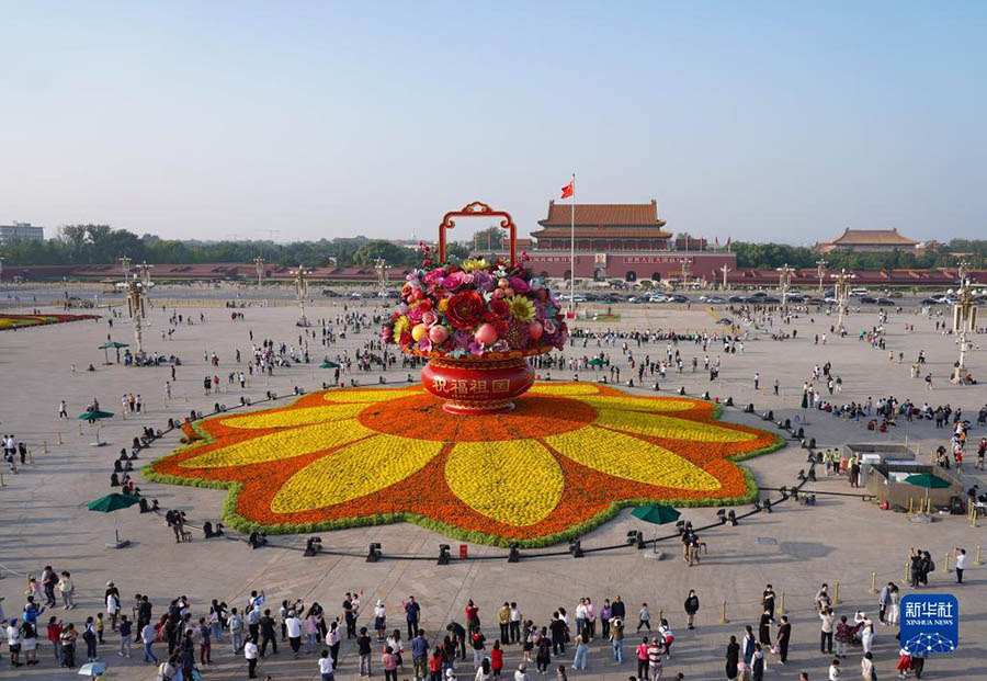 Тяньаньмэнь алаңында «Отанға тілек» атты үлкен гүлзар орнатылды