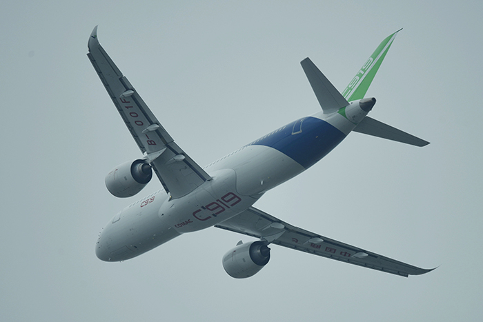 Отандық C919 үлкен жолаушылар ұшағы алғаш рет Қытайдың аэроғарыш көрмесінде көрсетілді