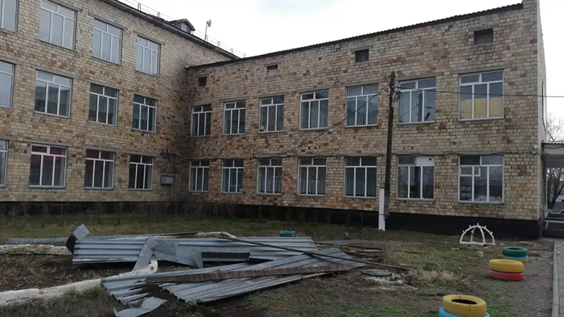 Күшті жел: Қарағанды облысында 60-тан астам ғимараттың шатыры мен қаптамалары зақымданды