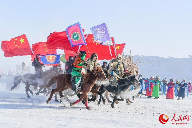 Ішкі Моңғұлдың Хулуньбуир сахарасында қар-мұз Надам мерекесі ашылды