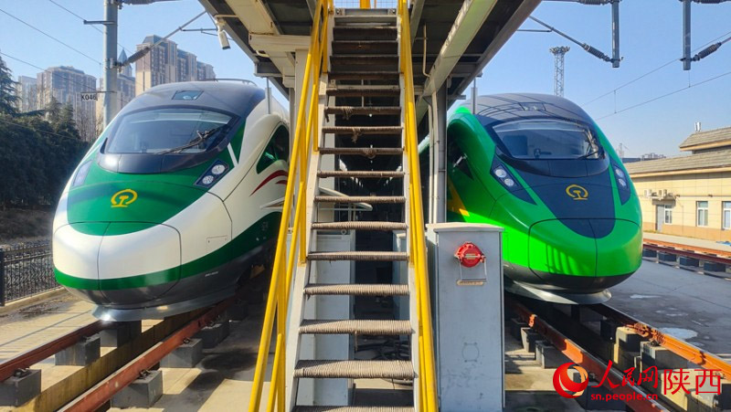 CR200-C «Fuxing» орталықтандырылған қуат көзімен жабдықталған ЭМУ алғаш рет Қытайдың солтүстік-батысында дебют жасады
