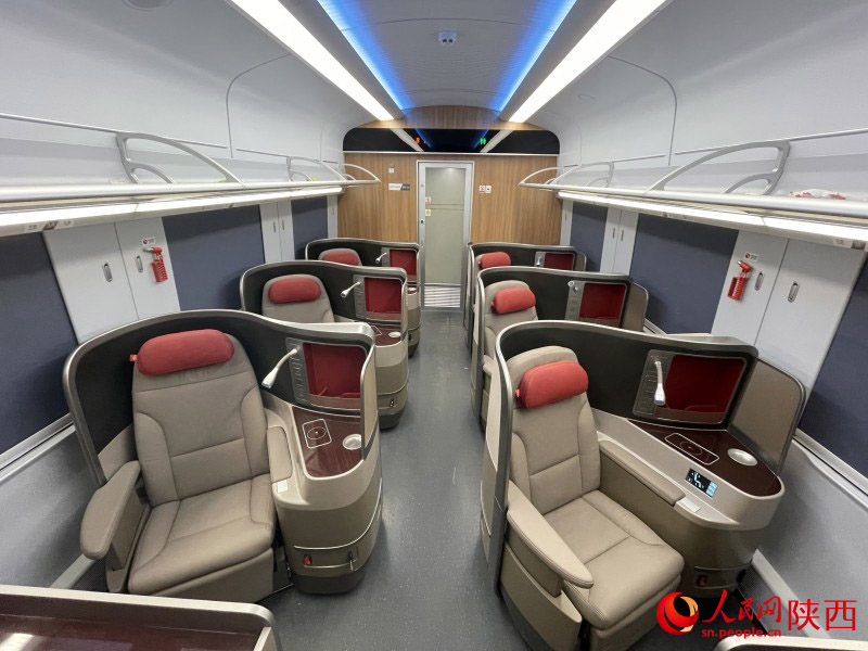 CR200-C «Fuxing» орталықтандырылған қуат көзімен жабдықталған ЭМУ алғаш рет Қытайдың солтүстік-батысында дебют жасады
