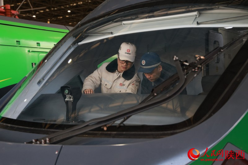 CR200-C «Fuxing» орталықтандырылған қуат көзімен жабдықталған ЭМУ алғаш рет Қытайдың солтүстік-батысында дебют жасады