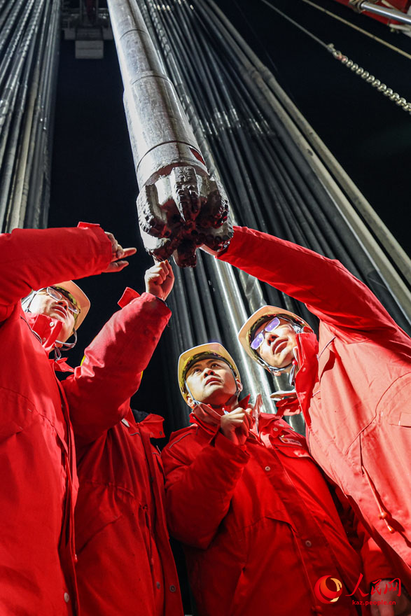 «Такламакан №1 ғылыми барлау ұңғымасы» бұрғылау тереңдігі бойынша 10 000 метрден асып, Азия рекордын жаңартты