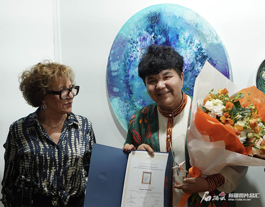 Шыңжаңның теріге сызылған кескіндемесі Францияның өнер жәрменкесінде күміс медаль жеңіп алды