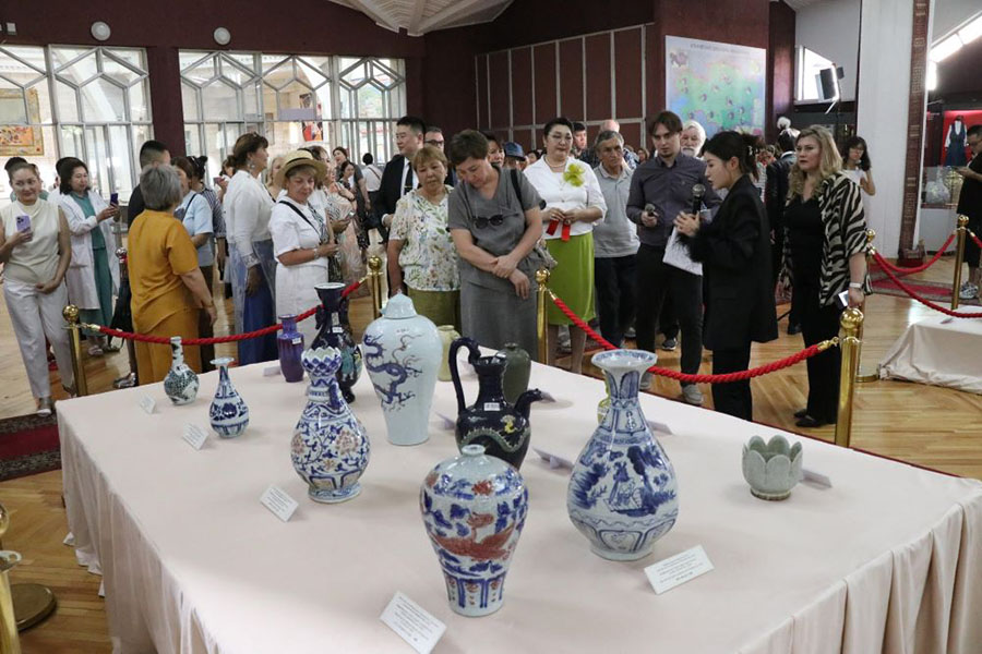 «Қытай Керамикалық өнерінің саяхаты» атты өнер жинағының туристік көрмесі Қазақстанда өтті
