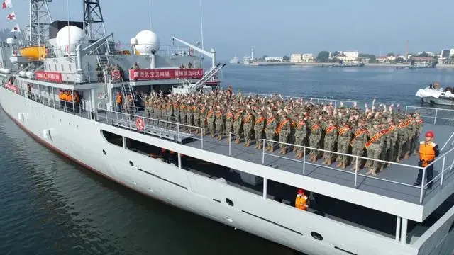 Курсанттар мектепке әскери кемемен барды