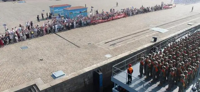 Курсанттар мектепке әскери кемемен барды