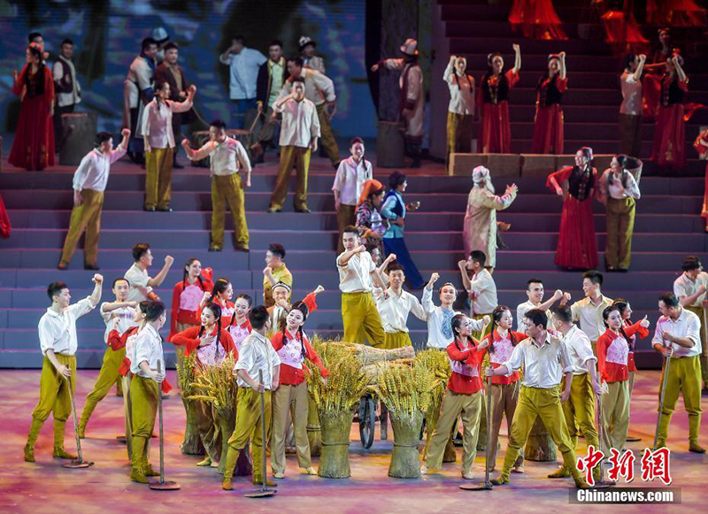 Үрімжіде Шыңжаң өндірістік-құрылыс корпусының құрылғанына 70 жыл толуына орай сауық кеш өтті
