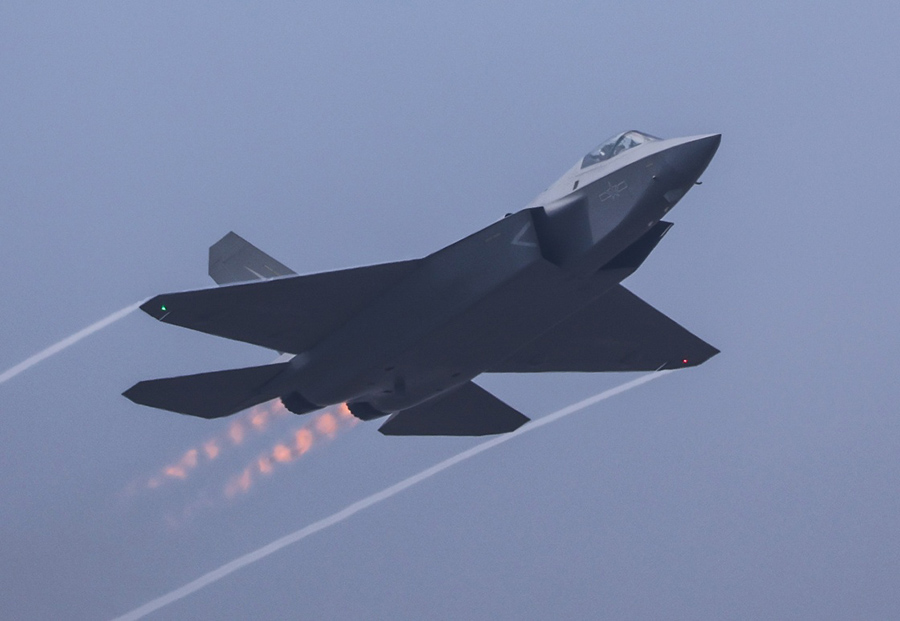 Қытайдың жаңа жасырын жойғыш J-35A ұшағы 15-інші Қытай әуе шоуында бой көрсетті
