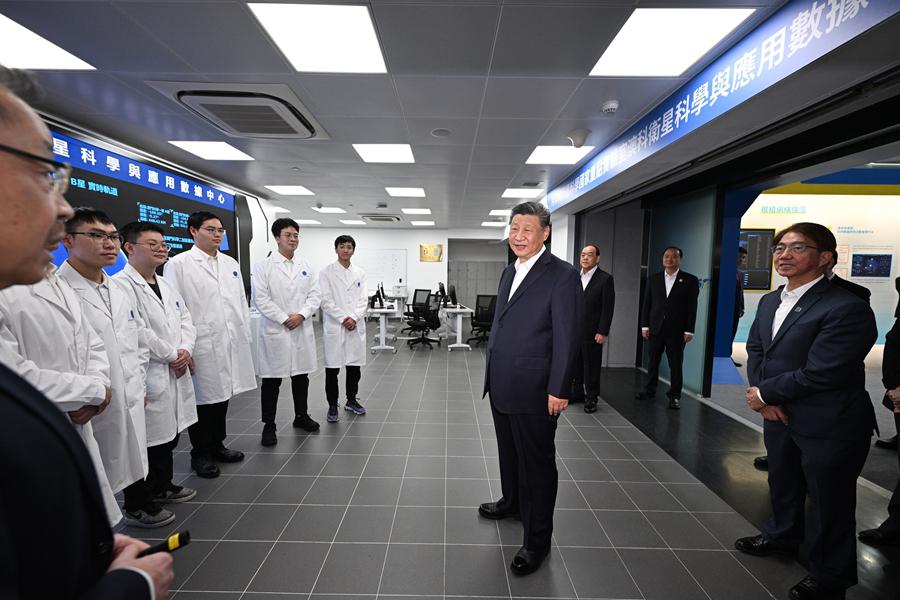 Си Цзиньпин Аомэнь ғылым-технология университетіне барды