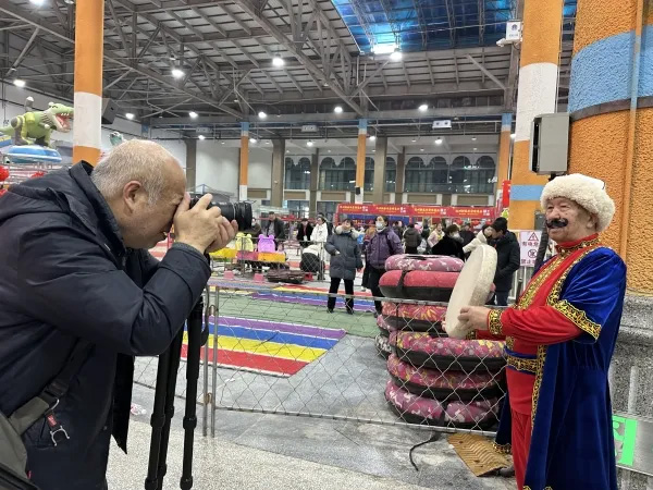 Шыңжаңның Корла қаласында жаңа жылдық ғибадатхана жәрмеңкесі думанды өтті
