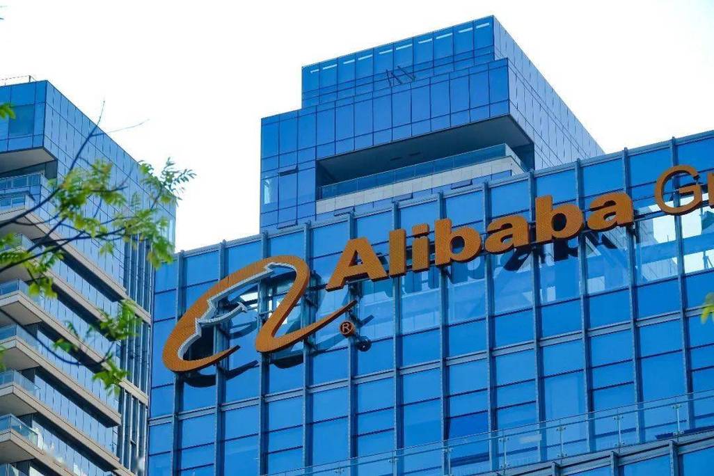 Alibaba CEO: компания алдағы үш жылда бұлттық және жасанды интеллект аппараттық инфрақұрылымын құруға 380 миллиард юаньнан астам инвестиция салуды жоспарлады