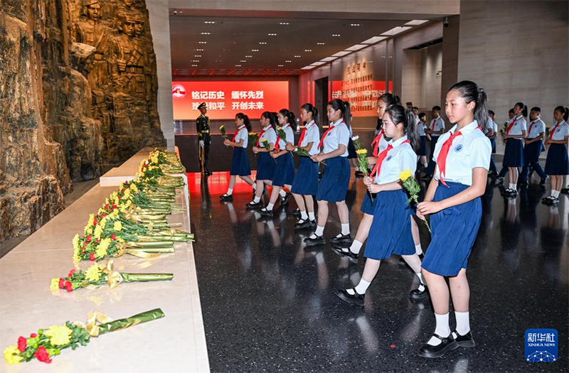 Бейжіңде бүкіл ұлттық жапонға қарсы соғыстың басталғанына 88 жыл толуына арналған рәсім және «Ұлт азаттығы мен әлем бейбітшілігі» тақырыптық көрмесінің ашылу салтанаты өтті