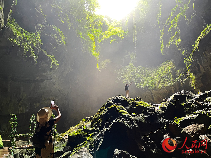 «Шаңырақтан» тиндал нұрына көз салыңыз