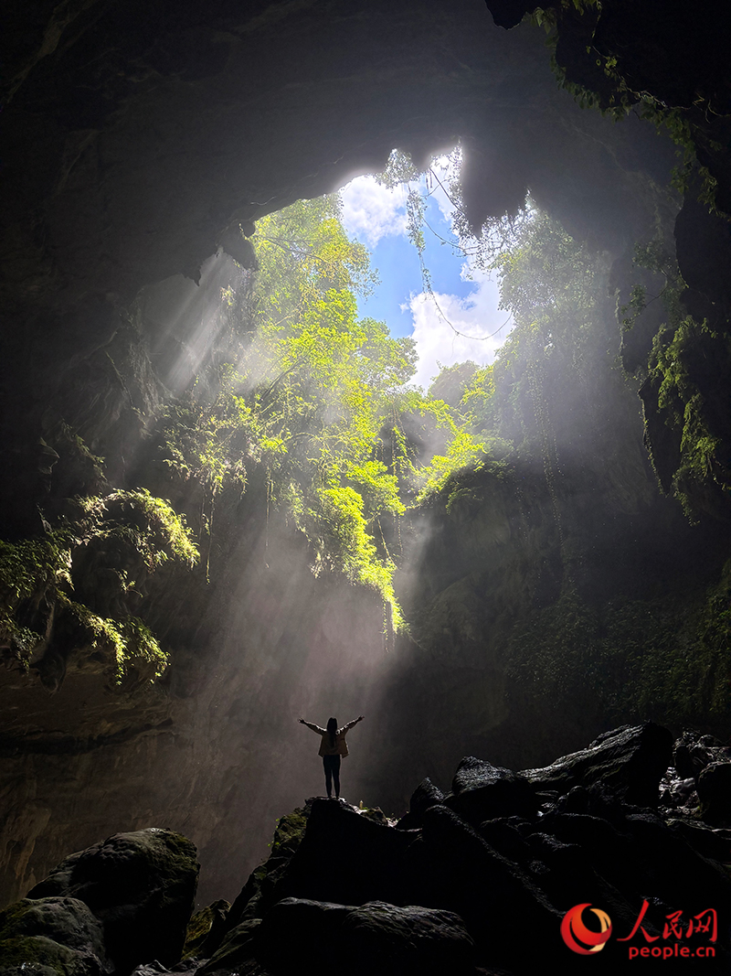 «Шаңырақтан» тиндал нұрына көз салыңыз