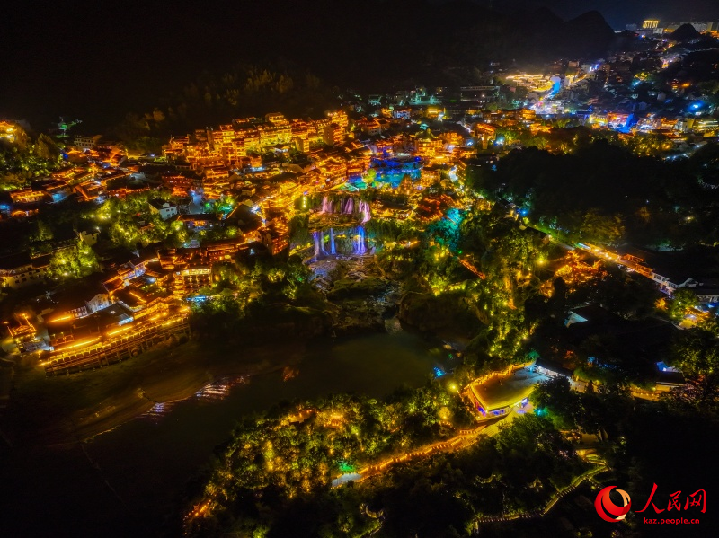 Хунаньнің Фужун қалашығы：сарқырамаға ілінген ежелгі ауыл