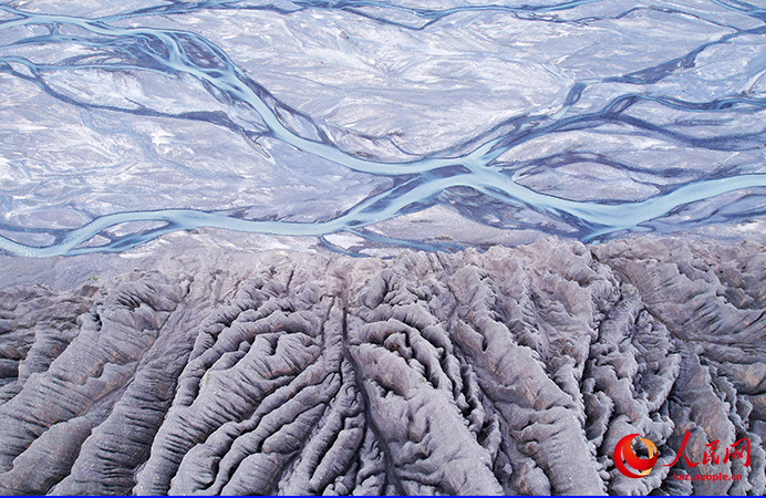 Шыңжаңның Шиху қаласындағы көркем аңғар көрінісі