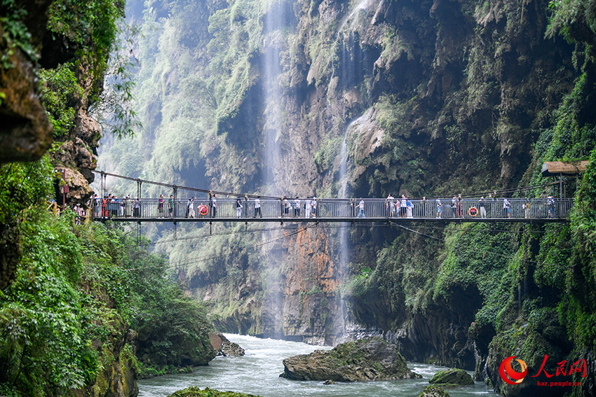 Синъи, Гуйчжоу: таңғажайып шыңдар мен терең аңғарлар