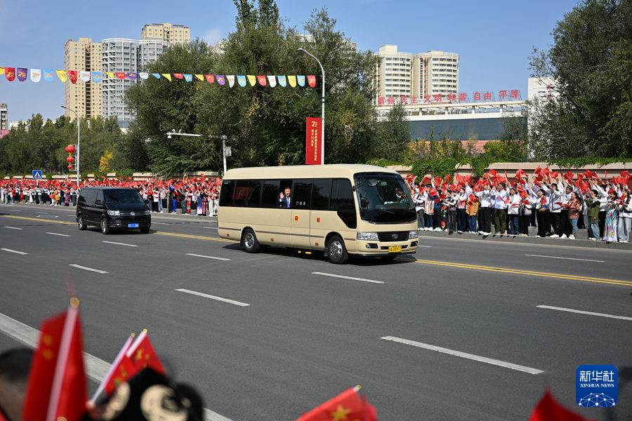 Си Цзиньпин Шыңжаң Ұйғыр автономиялық регионының құрылғанына 70 жыл толуына орай Үрімжіге орталық делегацияны бастап барды