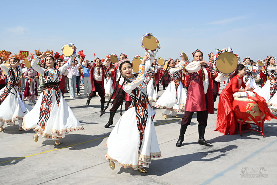 Си Цзиньпин Шыңжаң Ұйғыр автономиялық регионының құрылғанына 70 жыл толуына орай Үрімжіге орталық делегацияны бастап барды