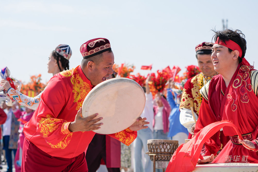 Си Цзиньпин Шыңжаң Ұйғыр автономиялық регионының құрылғанына 70 жыл толуына орай Үрімжіге орталық делегацияны бастап барды