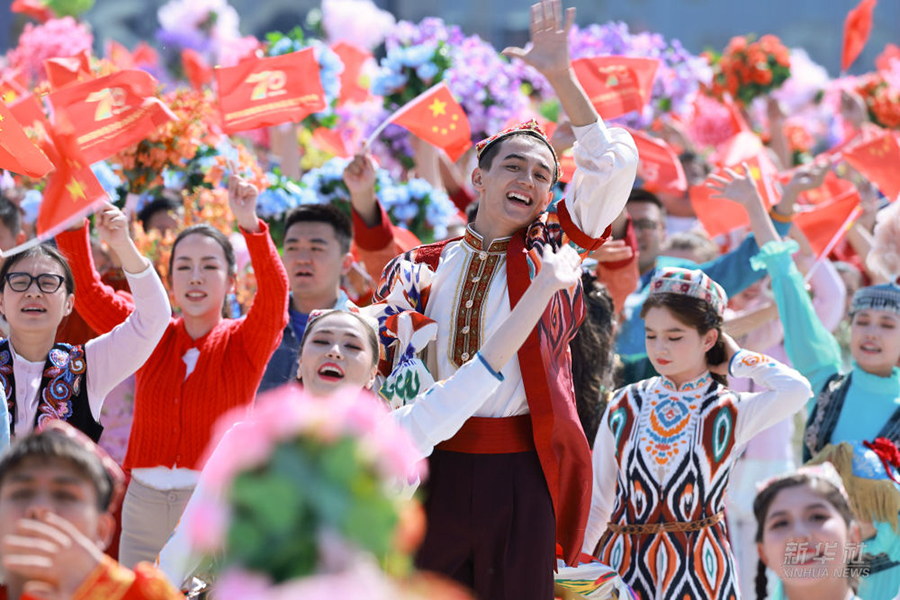 Си Цзиньпин Шыңжаң Ұйғыр автономиялық регионының құрылғанына 70 жыл толуына орай Үрімжіге орталық делегацияны бастап барды