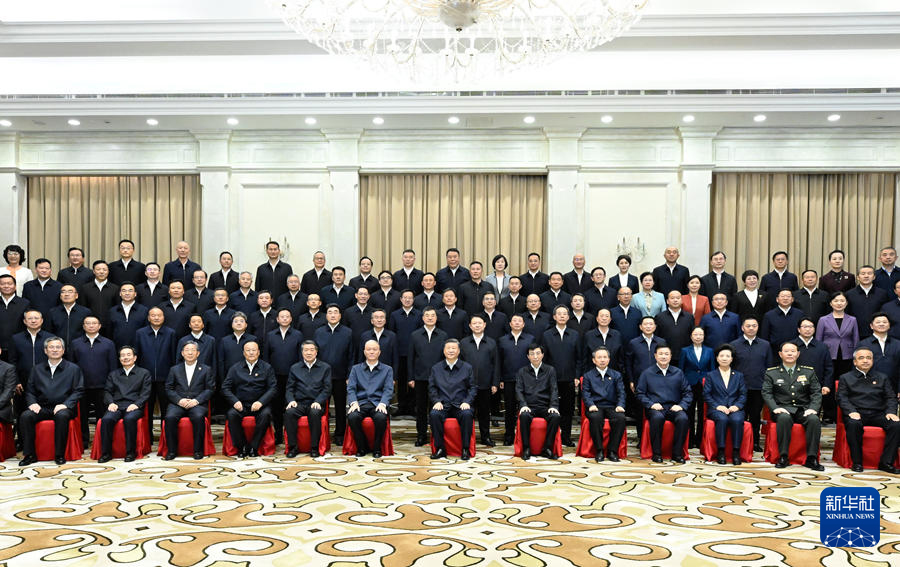 Си Цзиньпин: Жұдырықтай жұмылып, көркем Шыңжаңды одан әрі гүлдендірейік