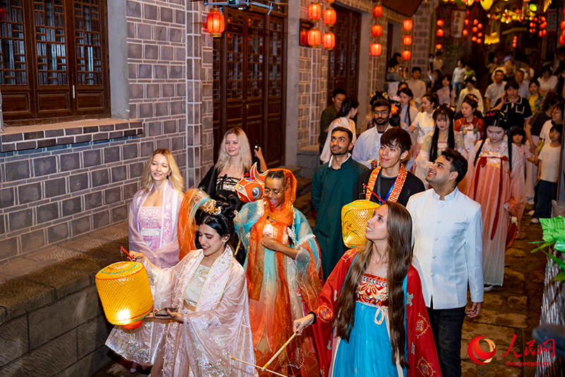 Үшінші тоқсанда Қытайға 178 млн адам кіріп-шықты