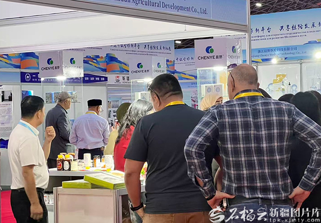 Өзбекстан - Қытай Шыңжаң тауар көрмесі Ташкентте өтті