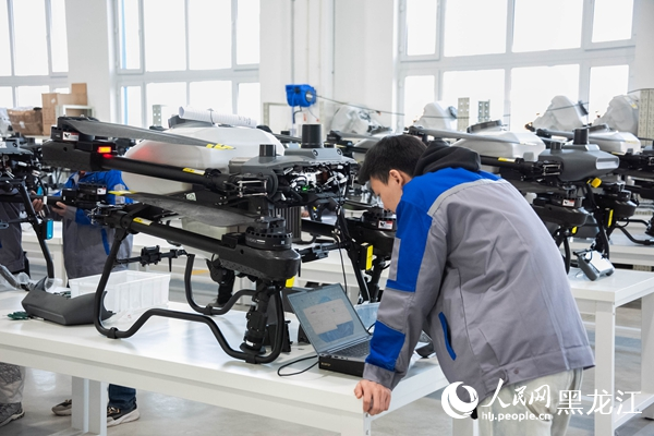 «Аспандағы ауыр жүк көлігі»-T1400 ұшқышсыз тікұшағы алғашқы рейсін сәтті орындады