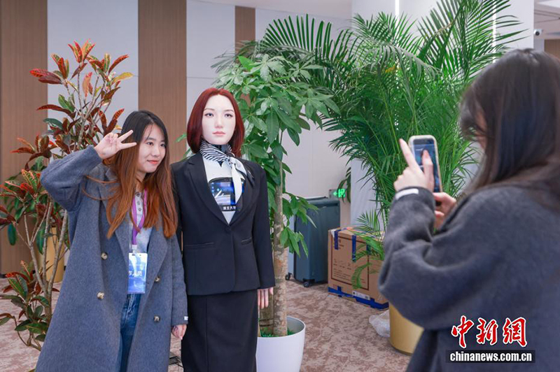 Бейжің, Ичжуан: Робот-пікірсайысшылары өз шешендіктерін көрсетті