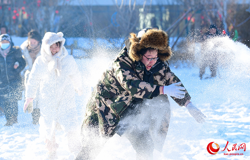 Ішкі Моңғұлдың Аршань қаласындағы қар-мұз фестивалін тамашалаңыз