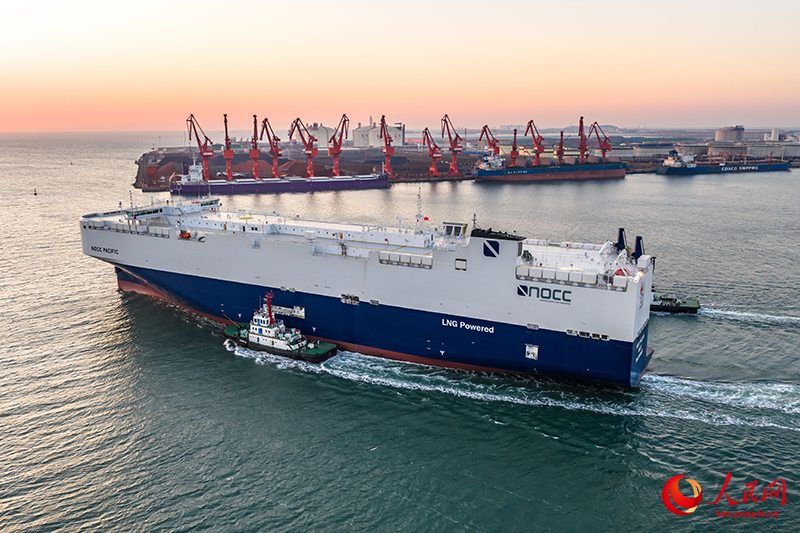 Шаньдун өлкесі Яньтай қаласында жаңа энергетикалық көліктерді тасымалдаудың жаңа халықаралық стандарттарына сәйкес келетін Қытайдың алғашқы кемесі жеткізілді