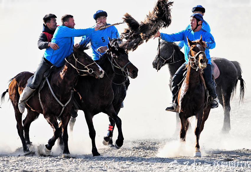 Қысты жылытқан көкпар! Бағраштағы қысқы көкпар ойыны дәстүрлі ғұрыптың өміршеңдігін көрсетті