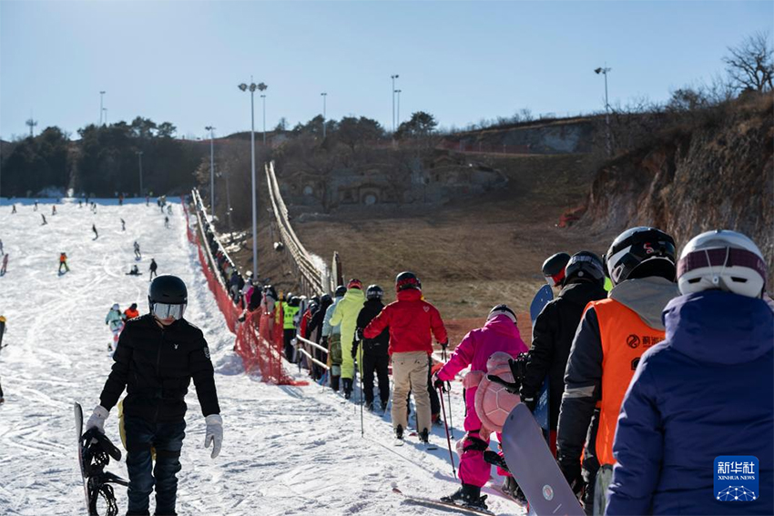 Яньшань тауының етегіндегі қар-мұз шаруашылығы қыза түсті
