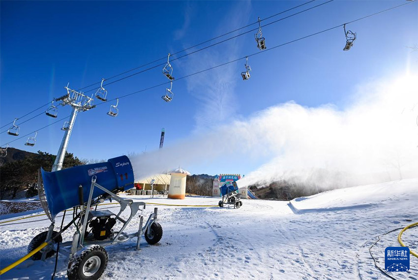 Яньшань тауының етегіндегі қар-мұз шаруашылығы қыза түсті