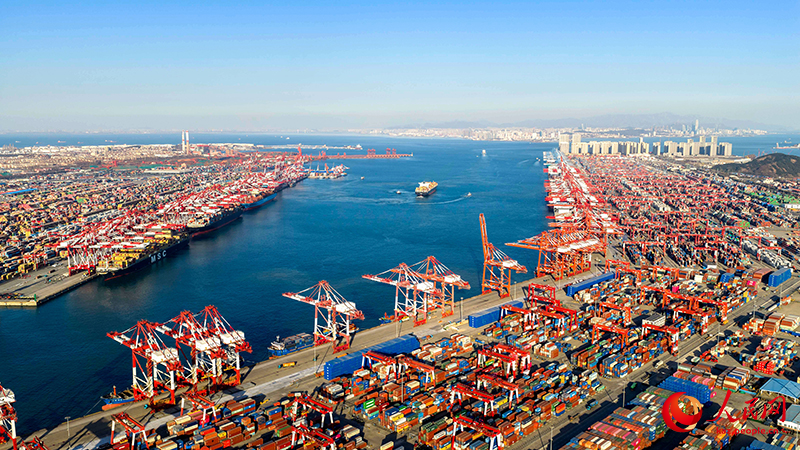 Шаньдундағы Циндао портының жылдық жүк тасымалдау көлемі тағы да 700 миллион тоннадан асты