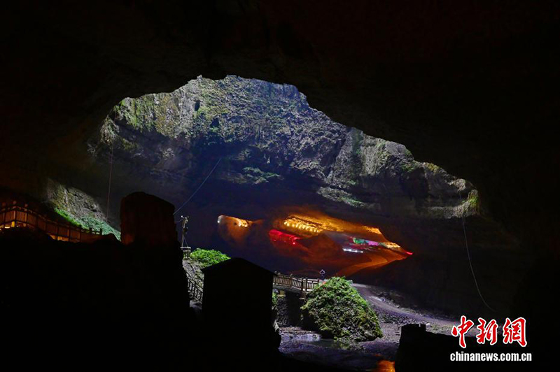 Хубэй өлкесінің Эньши қаласындағы фантастикалық үңгір