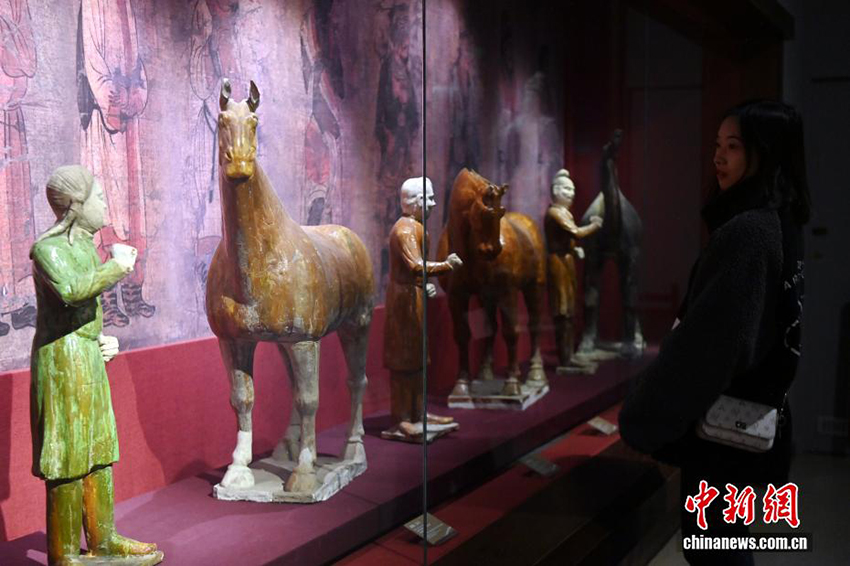 Ганьсу өлкесінің мұражайындағы Жібек жолының жылқы мәдениеті көрмесі