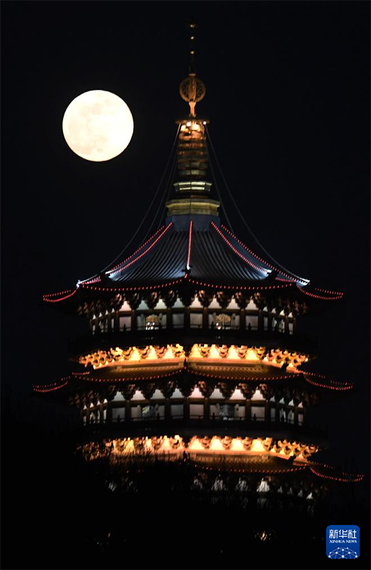 2026 жылғы бірінші супер Ай көк жүзінде пайда болды