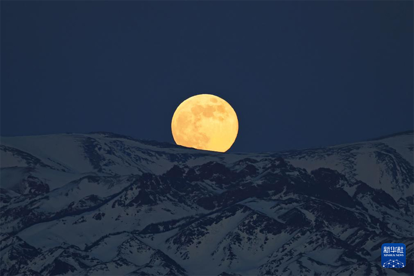 2026 жылғы бірінші супер Ай көк жүзінде пайда болды