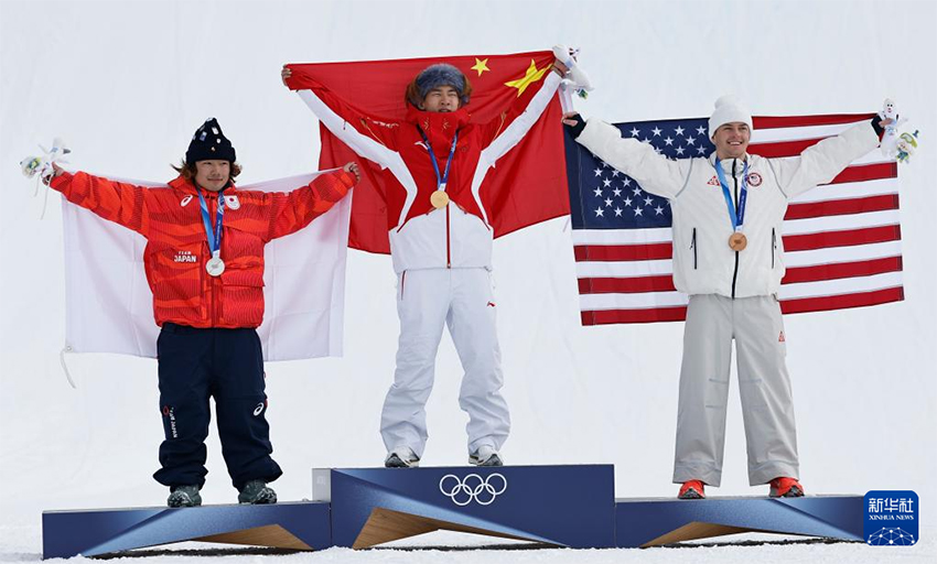 Ерлер арасындағы еңістегі кедергілерді жеңу дағдысы бойынша Су Имин алтын медаль алды