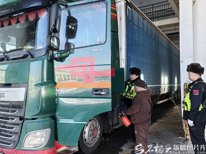 Көктем мерекесі кезінде Шыңжаңдағы Бақты өткелінде жемістер мен көкөністердің экспорты қауырт болды