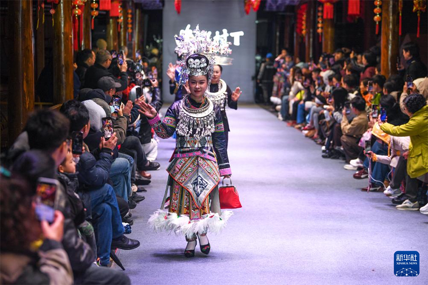 Гуйчжоудың Кайли қаласы: Ауылдық сән сахнасындағы ұлттық киімдер