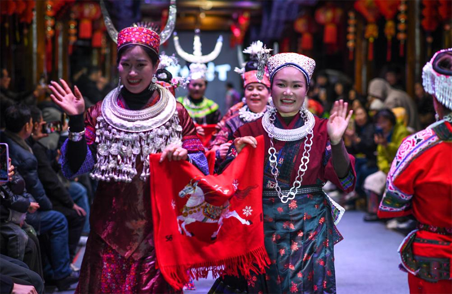 Гуйчжоудың Кайли қаласы: Ауылдық сән сахнасындағы ұлттық киімдер