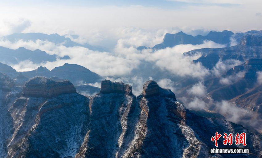 Хэбейдің Уань қаласы: Тайхан тауындағы көктемгі қар және аққулар