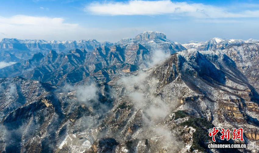Хэбейдің Уань қаласы: Тайхан тауындағы көктемгі қар және аққулар