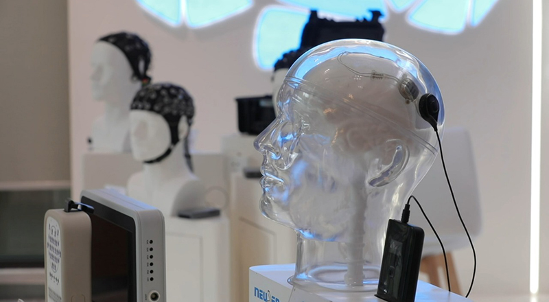 Қытай әлемдегі алғашқы инвазивті ми-компьютер интерфейсі өнімінің нарыққа шығуын мақұлдады