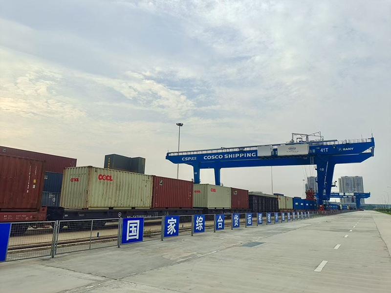 Орталық Азия (Ухань) пойызы алғаш рет сұйық жүк контейнерлік арнайы пойызын іске қосты